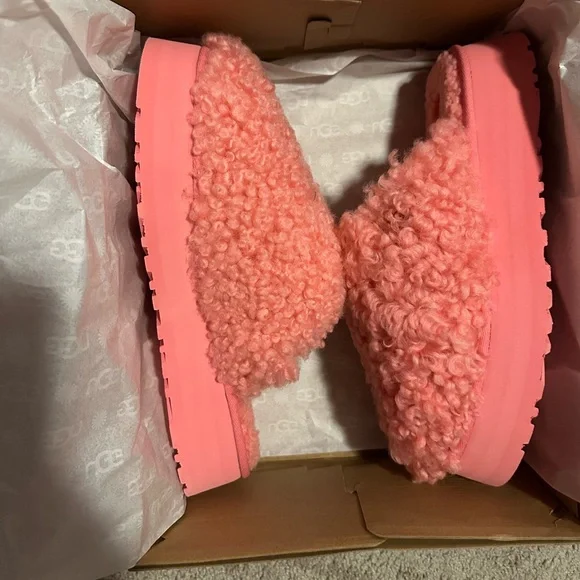 UGG Maxi Curly Platform Slipper - Picture 3 of 5